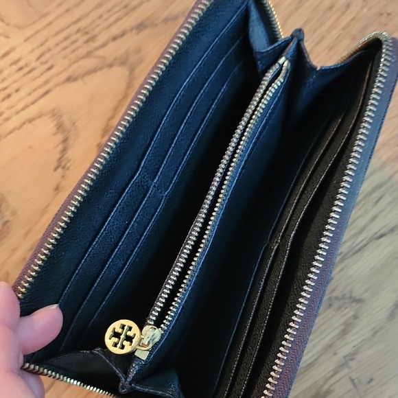 Tory Burch Black Leather Wallet - Picture 5 of 7